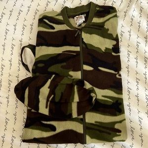 Big kids size 14/16 one piece footie camo print pajamas!